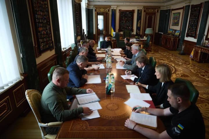 zelenskyi-proviv-naradu-shchodo-sanktsii-proty-rf