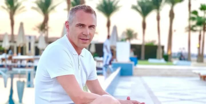 vchytel-zelenskoho-avramenko-porushyv-nezruchnu-tyshu-pislia-zvynuvachennia-u-vtechi-z-ukrainy-pid-chas-viiny-filosofskym-dopysom