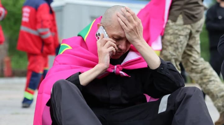 mom-its-me-first-conversations-and-new-footage-of-ukrainian-defenders-freed-from-captivity