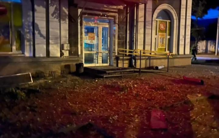 russian-army-attacked-a-high-rise-building-in-sumy-with-a