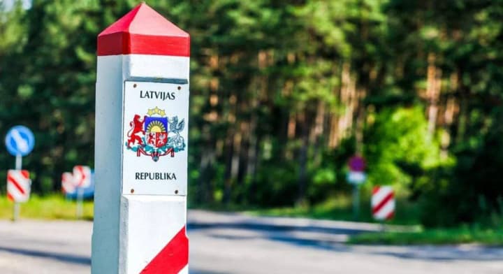 latviia-zaklykala-zhyteliv-krainy-utrymatysia-vid-poizdok-do-rosii-ta-bilorusi