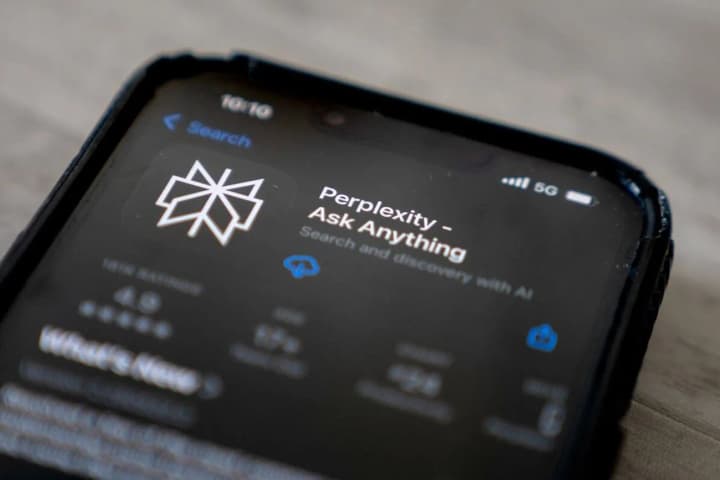 apple-is-considering-buying-the-perplexity-service-a-chatgpt-competitor