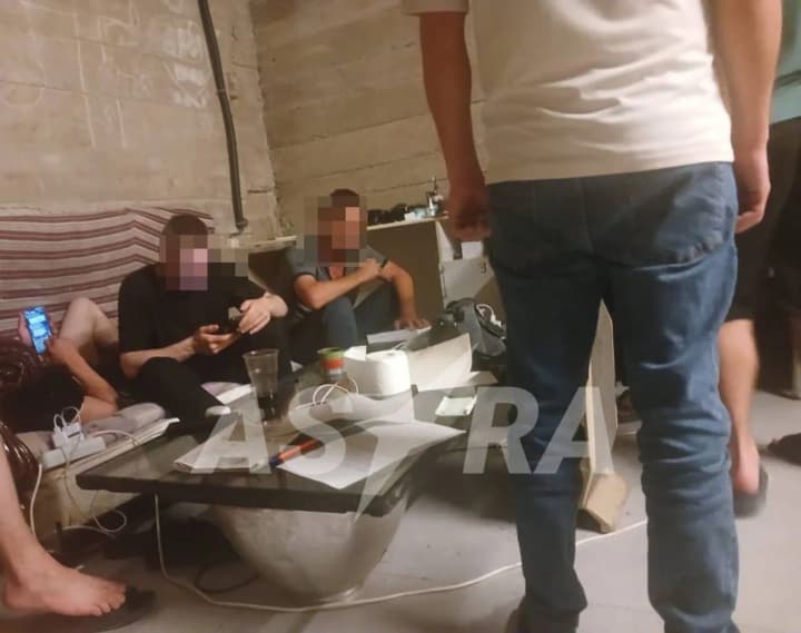 rossiyane-uderzhivayut-desyatki-ukraintsev-v-podvale-u-granitsi-s-gruziei-smi-uznali-shokiruyushchie-detali