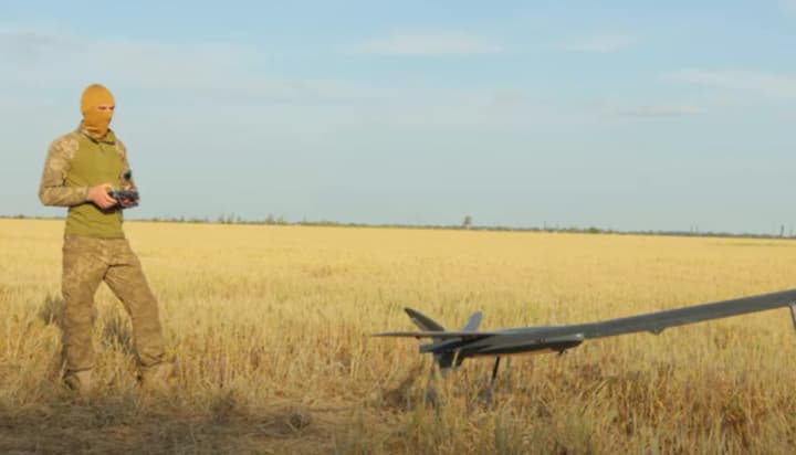 ukraina-otbila-nochnoi-udar-rf-28-sbitikh-vrazheskikh-dronov-i-popadaniya-v-semi-oblastyakh