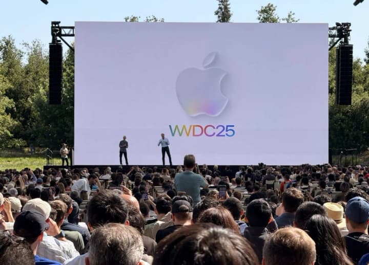 apple-hotuietsia-vypustyty-bilsh-perekonlyvyi-iphone