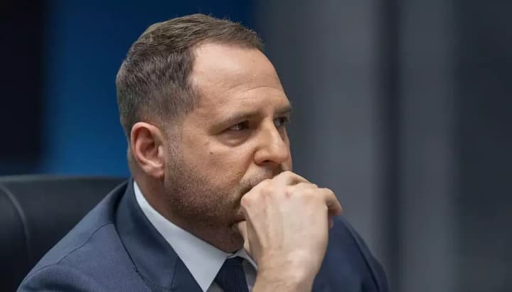 yermak-zaiavyv-shcho-zelenskyi-maie-balotuvatysia-na-druhyi-termin