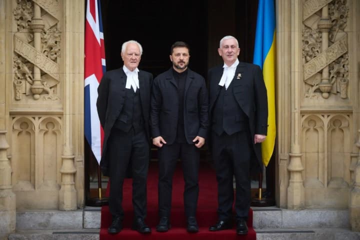 zelenskyi-obhovoryv-zi-spikeramy-palaty-hromad-ta-palaty-lordiv-parlamentu-brytanii-tysk-na-rf