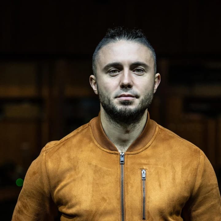 my-zh-liudy-frontmen-antytil-topolia-zbyraie-milion-hryven-na-psykhiatra-dlia-bezuhloi