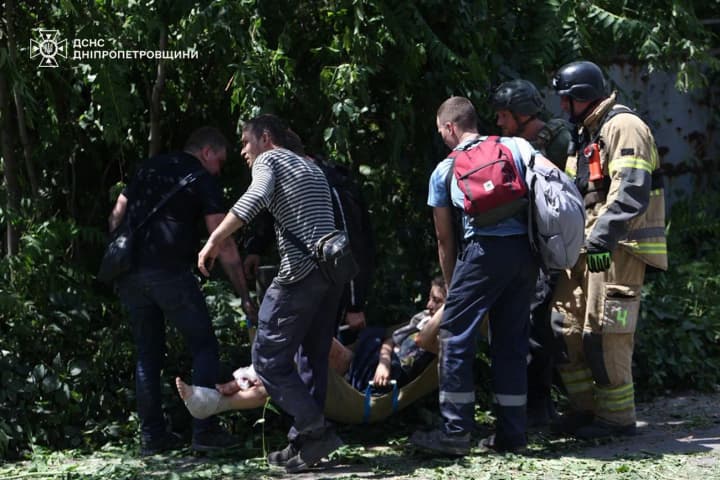 ataka-rf-na-dnipro-zabrala-zhyttia-7-liudei-postrazhdalykh-blyzko-70-sered-nykh-10-ditei
