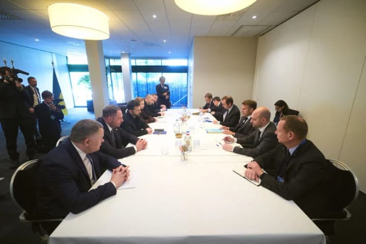 zelenskyi-zustrivsia-iz-makronom-hovoryly-pro-zbilshennia-kilkosti-mirazhiv-ta-vyrobnytstvo-droniv-perekhopliuvachiv