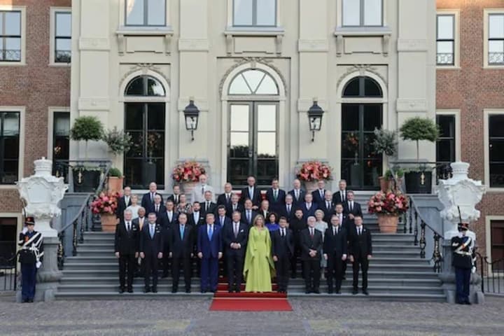 world-leaders-arrive-for-dinner-with-the-king-of-the-netherlands-zelenskyy-and-trump-sit-at-different-tables