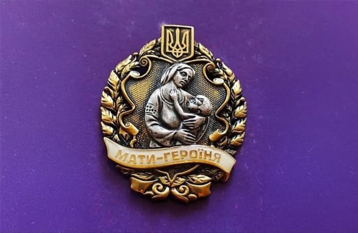 hero-mother-in-wartime-what-stands-behind-this-honorary-title-and-what-support-do-large-families-receive