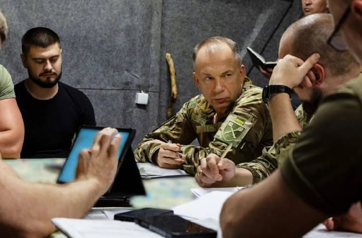 okupanty-rvutsia-do-mezhi-donechchyny-syrskyi-vidvidav-naihariachishu-tochku-frontu