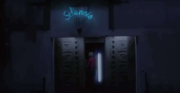 singer-of-lynchs-mulholland-drive-hit-song-dies-at-57