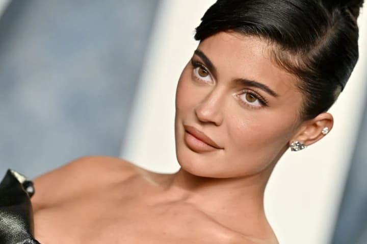 fans-suspect-kylie-jenners-boyfriend-gave-her-son-a-toy-all-because-of-a-photo-from-venice