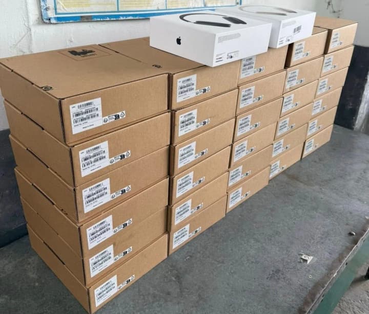 sofa-with-a-secret-a-man-was-transporting-32-pairs-of-airpods-max-from-germany-to-ukraine-inside-furniture