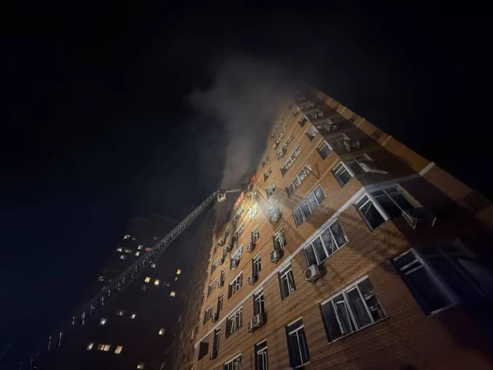 povrezhdena-zhilaya-infrastruktura-poyavilis-pervie-foto-posledstvii-ataki-rf-po-odesse