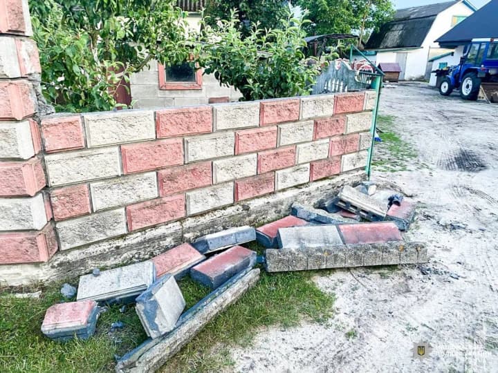 na-rovenshchine-betonnii-zabor-ubil-chetirekhletnego-malchika