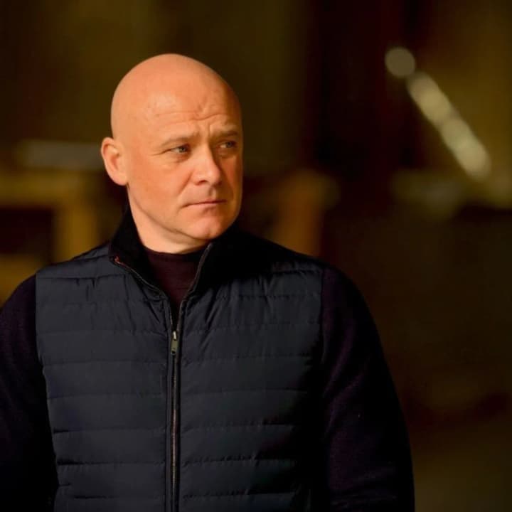 mer-odessi-trukhanov-sprosil-u-voennogo-pochemu-on-ne-v-okope