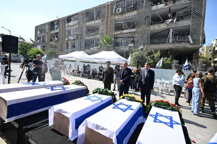 v-izraile-prostilis-s-pyatyu-ukraintsami-pogibshimi-vo-vremya-raketnogo-udara-irana