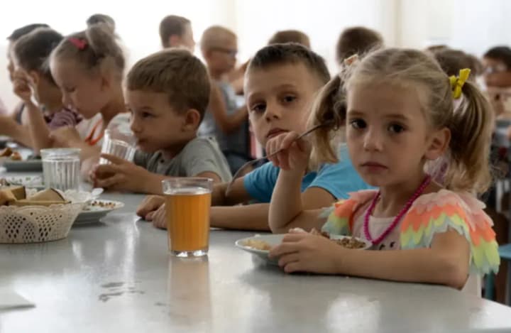 ssha-trebuyut-ot-rf-vernut-pokhishchennikh-ukrainskikh-detei-proekt-rezolyutsii