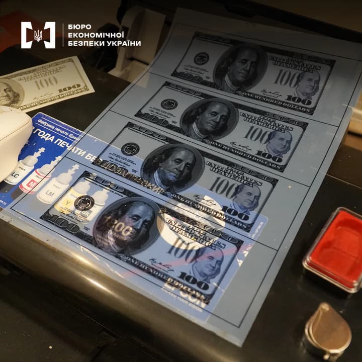 counterfeiters-exposed-in-kyiv-printed-fake-dollars-and-hryvnias