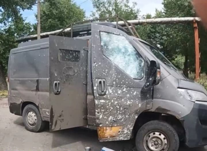 ekipazh-bilyi-yanhol-atakovano-pid-chas-evakuatsii-zhyteliv-pokrovska-ye-poraneni-i-zahybli