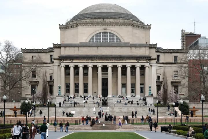 war-with-universities-in-the-usa-columbia-university-warned-about-risk-of-losing-accreditation