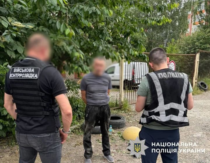 putevka-za-granitsu-stoimostyu-6000-yevro-stolichnie-politseiskie-zaderzhali-organizatora-nezakonnogo-transfera-v-moldovu