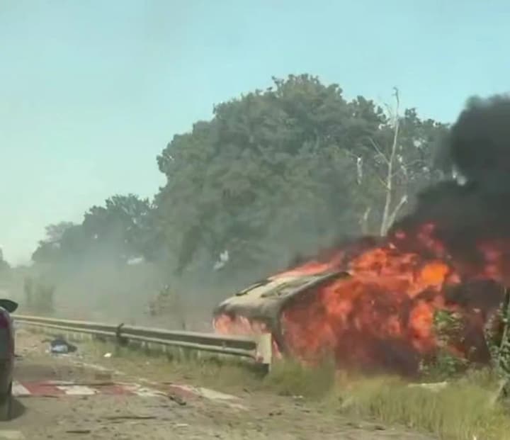 explosion-in-zhytomyr-region-bus-caught-fire-huge-traffic-jam-on-the-road