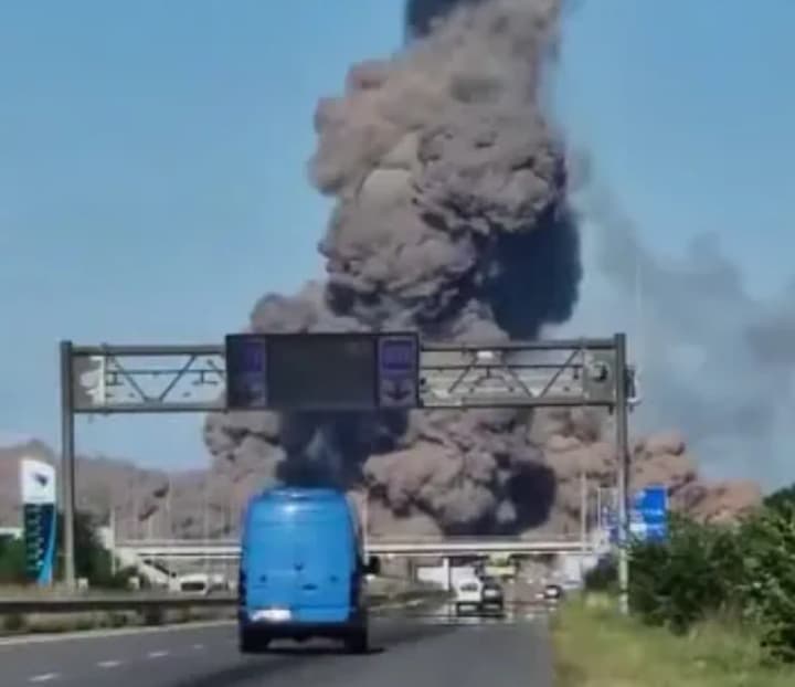 vybukhy-na-zhytomyrshchyni-mistsevym-zhyteliam-rekomendovano-zachynyty-vikna-y-obmezhyty-perebuvannia-na-vulytsi