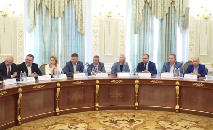 zelenskyi-zustrivsia-z-amerykanskym-biznesom-ochikuie-pidtrymky-u-vidnosynakh-zi-ssha