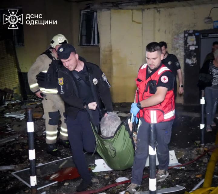 night-shelling-of-odesa-10-people-including-children-rescued-from-damaged-high-rise-building