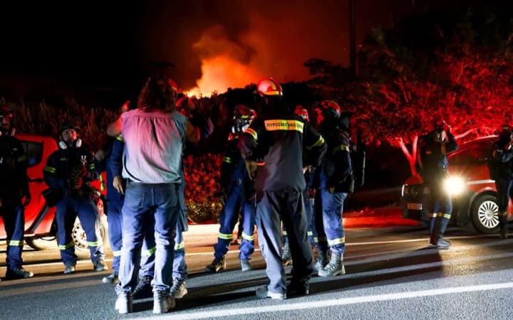 na-kryti-vyruiut-lisovi-pozhezhi-sotni-evakuiovanykh-viter-uskladniuie-hasinnia