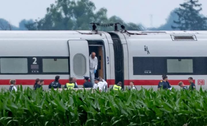 syriiets-napav-z-molotkom-na-pasazhyriv-u-poizdi-na-pivdni-nimechchyny