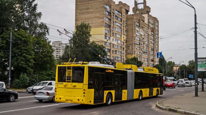 nochnaya-ataka-v-dvukh-raionakh-kieva-chastichno-perekrito-dvizhenie-transporta