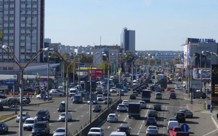 u-kmda-nazvaly-naibilsh-zavantazheni-perekhrestia-na-stolychnykh-dorohakh