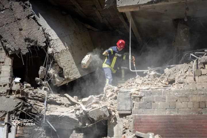 russian-attack-on-kyiv-emergency-rescue-operations-suspended-until-tomorrow