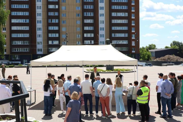 builders-minimum-wage-to-almost-double-deputy-prime-minister