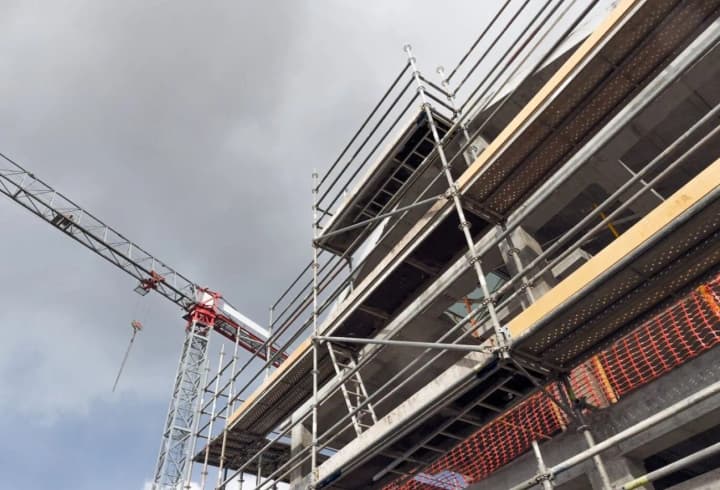 na-odeshchyni-na-budivnytstvi-zahynuv-nelehal