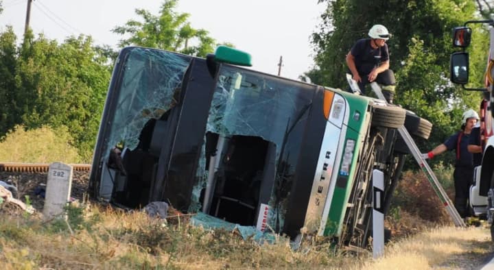 bus-with-ukrainians-involved-in-road-accident-in-hungary-injured-reported-including-minors