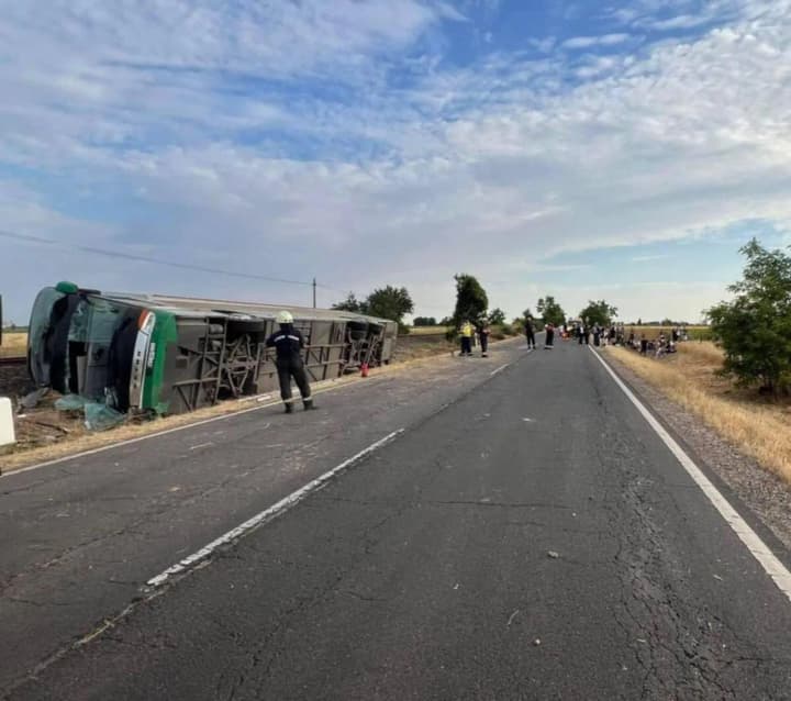 dtp-avtobusa-z-ukraintsiamy-v-uhorshchyni-priamuvav-zi-lvova-do-okhryda-na-tantsiuvalnyi-festyval