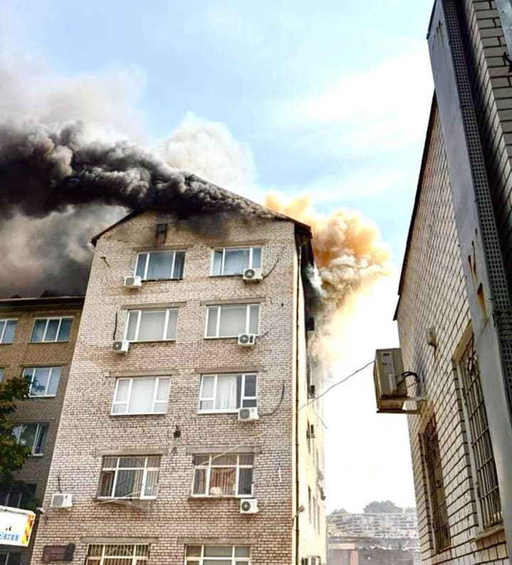 russian-occupiers-attacked-zaporizhzhia-residential-buildings-and-a-university-were-hit