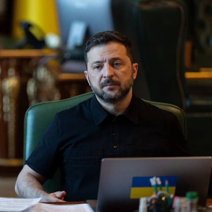 zelenskii-i-starmer-obsudili-ozhidaniya-ot-vstrechi-koalitsii-zhelayushchikh-kotoraya-sostoitsya-v-rime