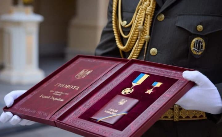 zelenskii-gotovit-dokumenti-na-geroya-ukraini-dlya-trekh-pavshikh-voinov