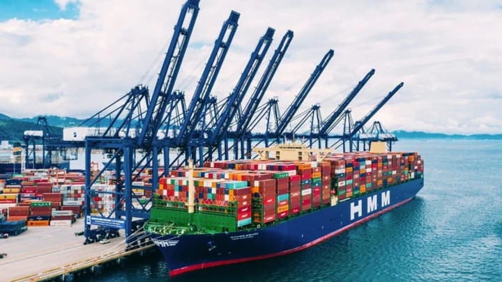 europes-largest-port-prepares-to-receive-military-cargo-in-case-of-war-with-russia-ft