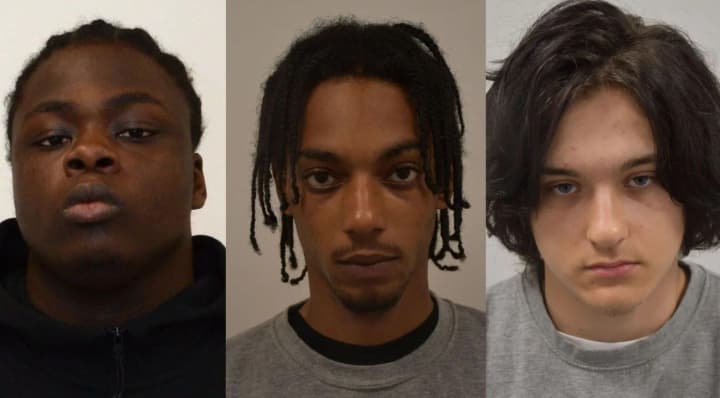 trokh-cholovikiv-vyznano-vynnymy-u-pidpali-londonskoho-skladu-starlink-dlia-ukrainy