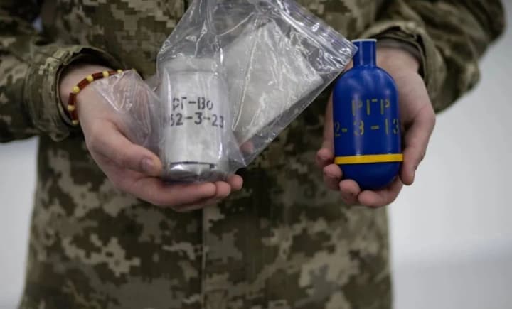 voiska-rf-primenyayut-protiv-ukrainskikh-zashchitnikov-zapreshchennoe-khimicheskoe-oruzhie-perekhvat-gur
