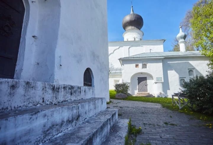 prykhozhan-z-tot-ukrainy-navchaiut-poshyriuvaty-propahandu-kursy-u-monastyri-na-terytorii-rf