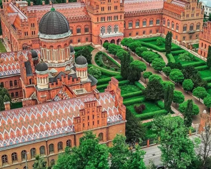 reitynh-vyshiv-ukrainy-2025-u-skilky-obiidetsia-navchannia-u-naiprestyzhnishykh-universytetakh-nashoi-derzhavy